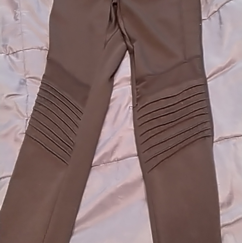 Workout leggings $5 for both pairs